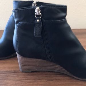 dr scholl's daina wedge bootie
